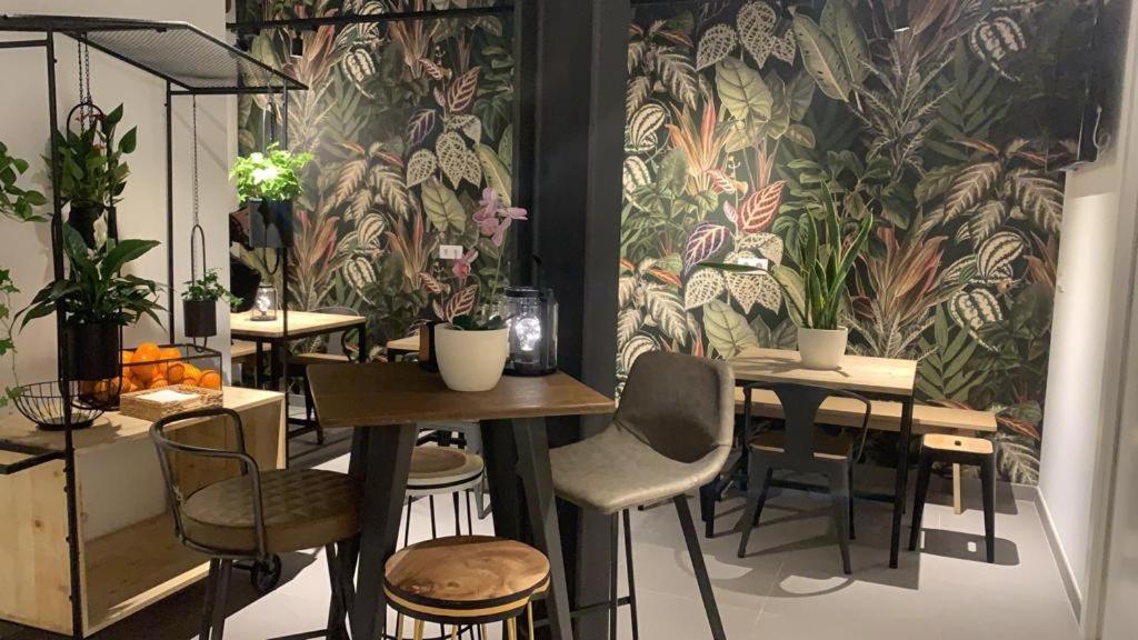 Vtz The Botanic Hostel Zaragoza Luaran gambar