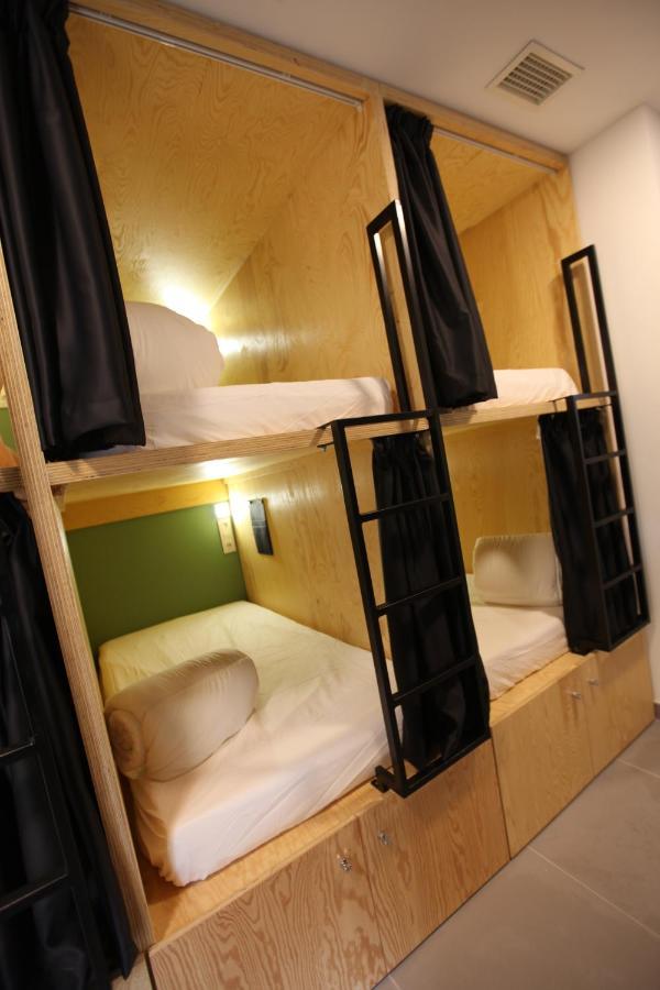 Vtz The Botanic Hostel Zaragoza Luaran gambar