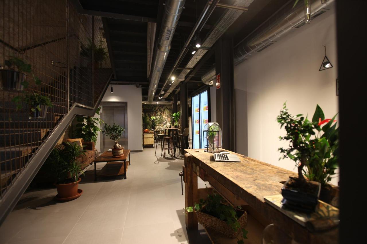 Vtz The Botanic Hostel Zaragoza Luaran gambar
