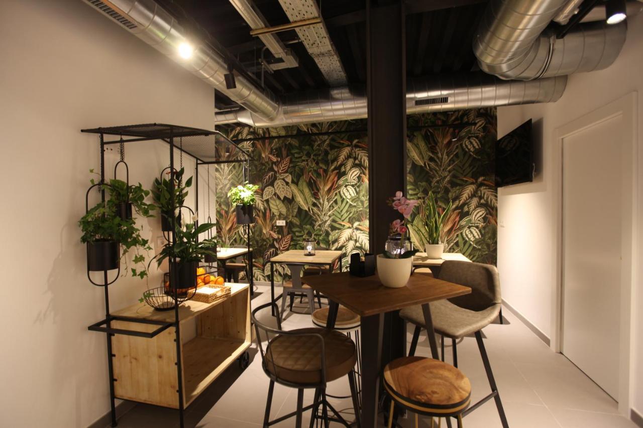 Vtz The Botanic Hostel Zaragoza Luaran gambar