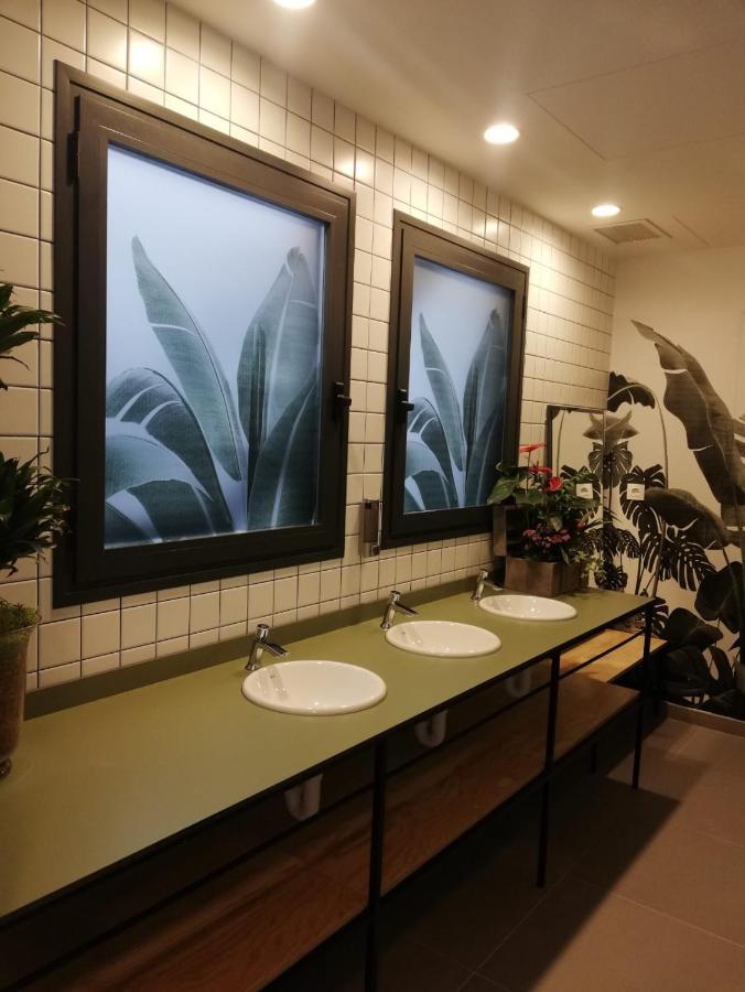 Vtz The Botanic Hostel Zaragoza Luaran gambar